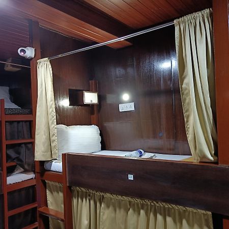 Asra Dormitory For Male And Female Мумбаи Экстерьер фото