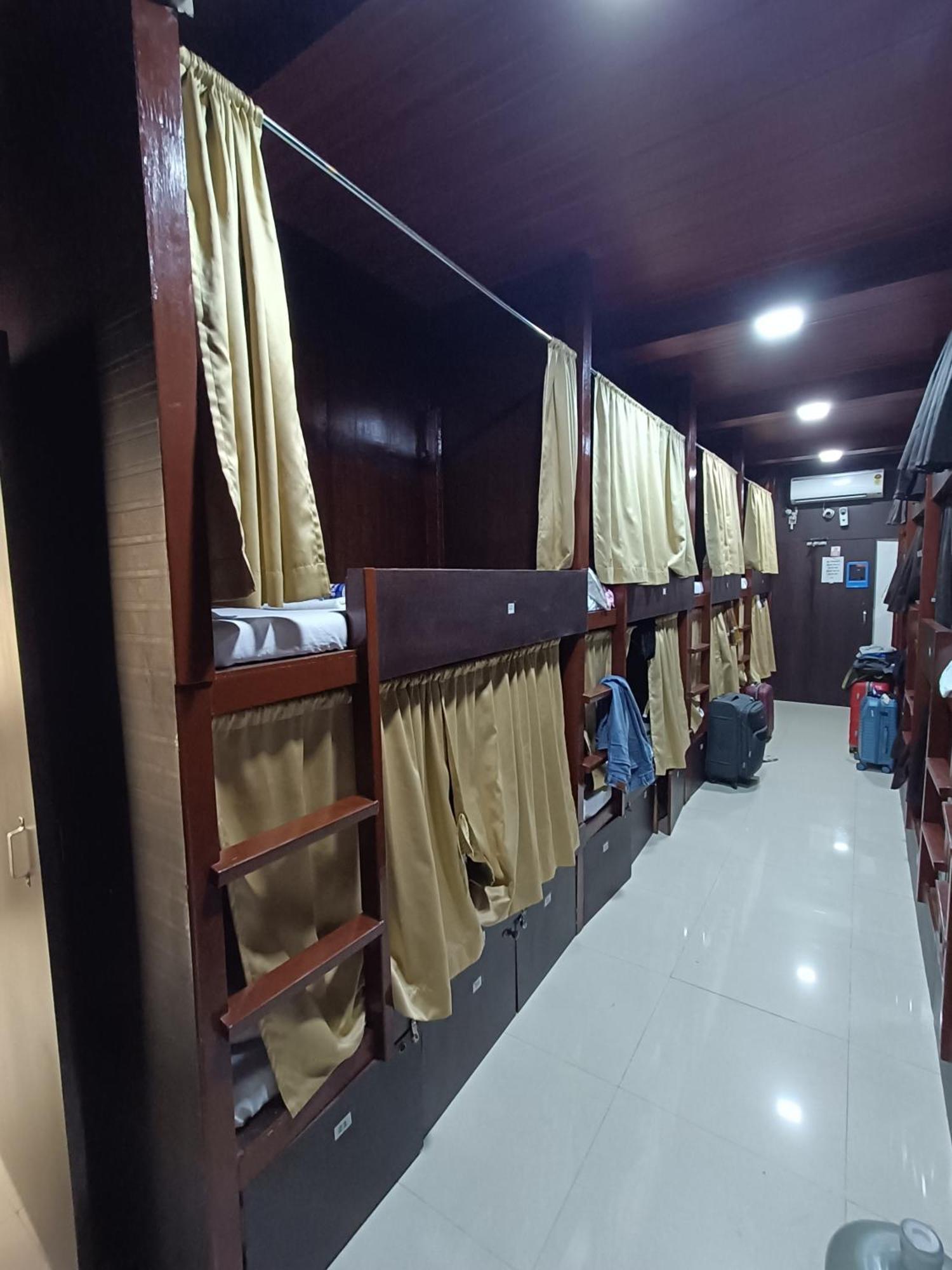 Asra Dormitory For Male And Female Мумбаи Экстерьер фото