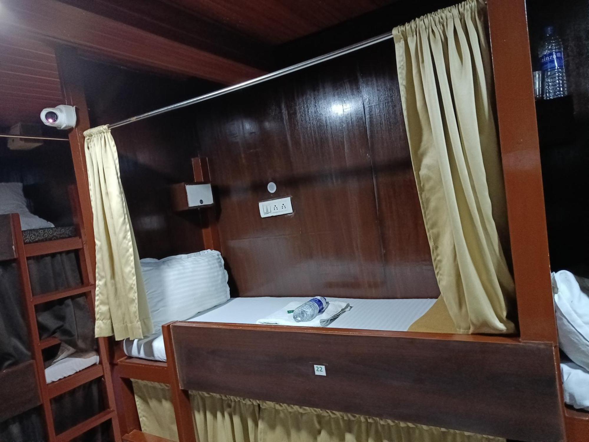 Asra Dormitory For Male And Female Мумбаи Экстерьер фото