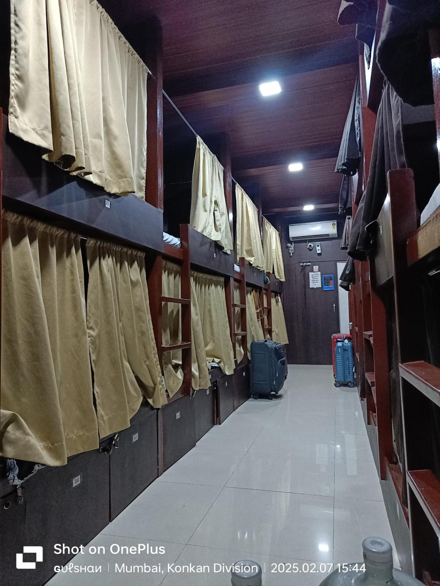 Asra Dormitory For Male And Female Мумбаи Экстерьер фото
