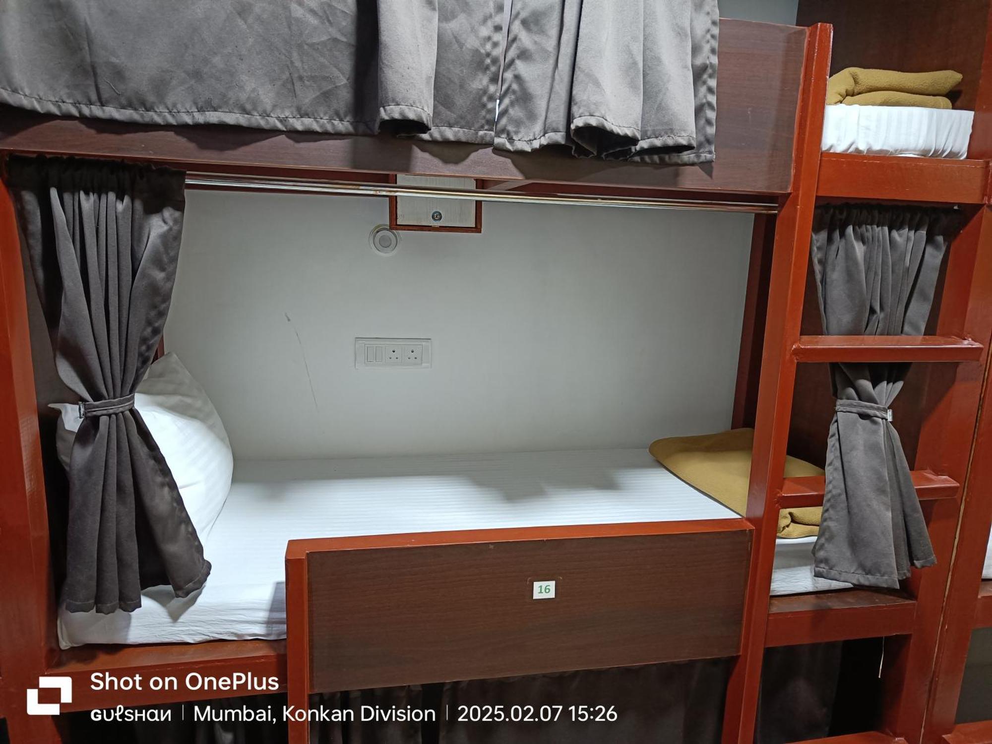 Asra Dormitory For Male And Female Мумбаи Экстерьер фото