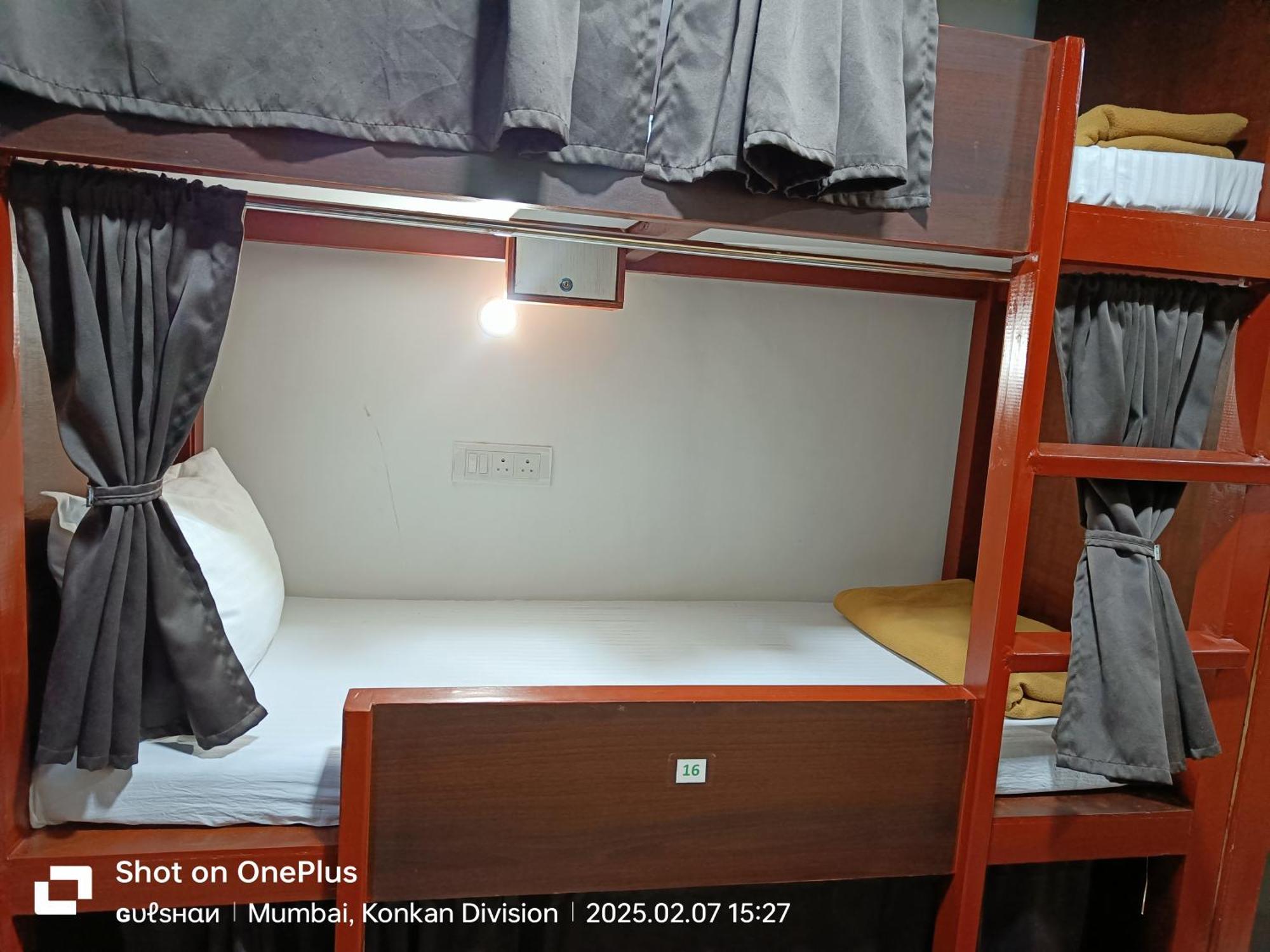 Asra Dormitory For Male And Female Мумбаи Экстерьер фото